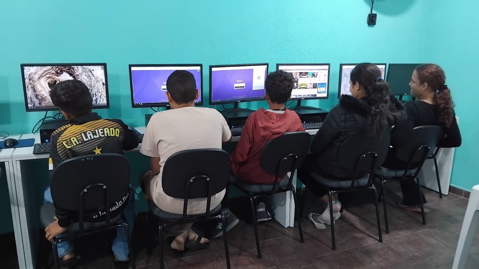 Atividade de inclusão tecnológica no laboratório